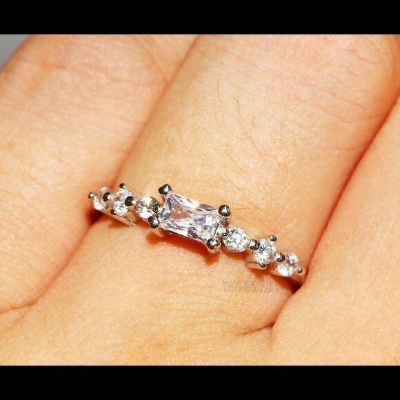 Beautiful White Sapphire Ring  - Picture 3 of 6